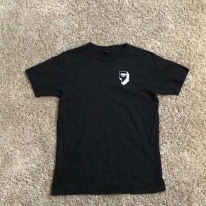 🔴 BRAND NEW 🔴 Commonwealth T-Shirt